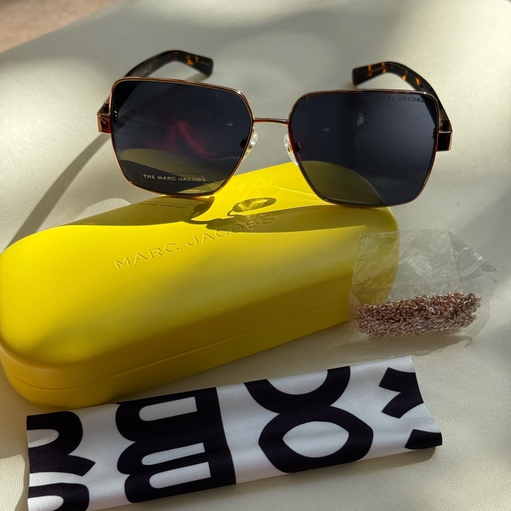 Marc Jacobs Sunglasses with Chain, Cloth and Case